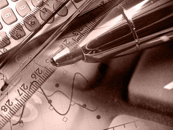 Liniaal, pen en rekenmachine, collage (rood) — Stockfoto