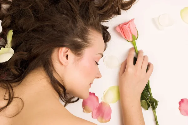 Beauty woman sleep with rose — Stock Photo, Image