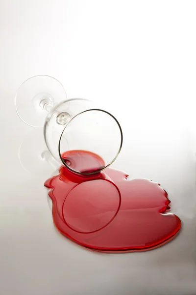 Utspillt vin glas — Stockfoto