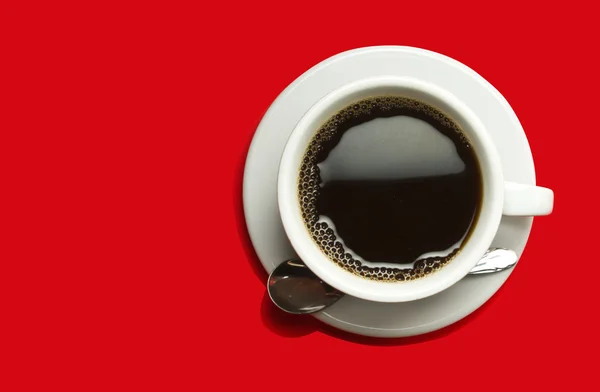 Кофе на красном фоне — стоковое фото