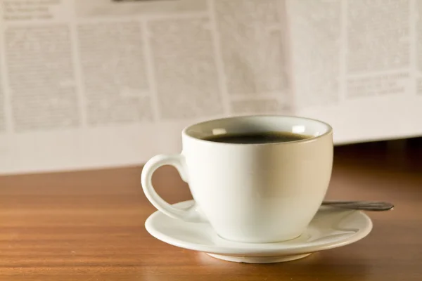 咖啡和报纸 — 图库照片