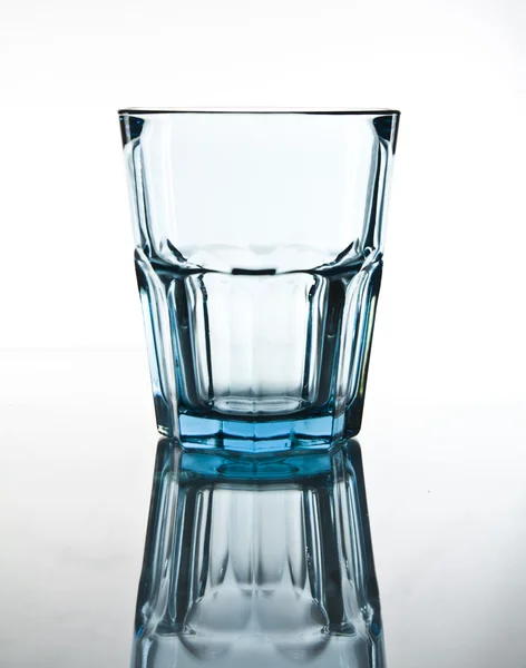 Bicchiere vuoto blu — Foto Stock