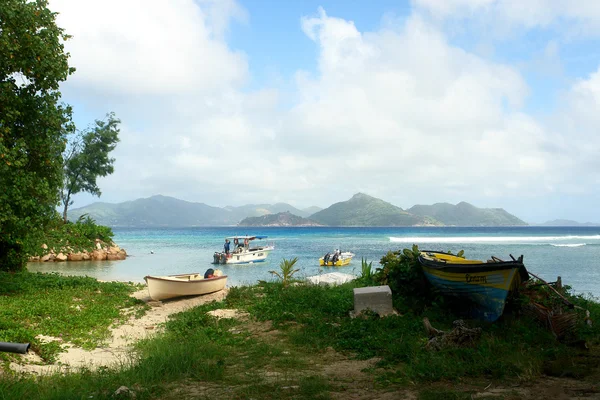 Seychelles. Île La Digue. Bateaux à moteur — Photo