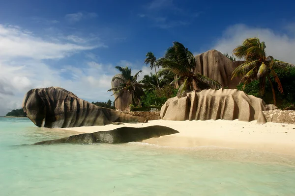 Seychelle-szigeteki strand. sziget la digue. — Stock Fotó