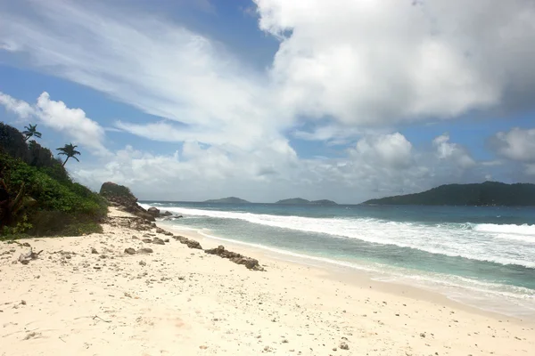 Stranden Seychellerna. ön la digue. — Stockfoto