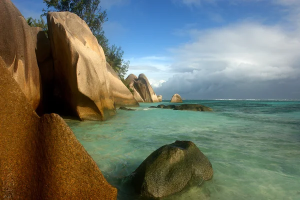 Seychely pláže. ostrov la digue. — Stock fotografie