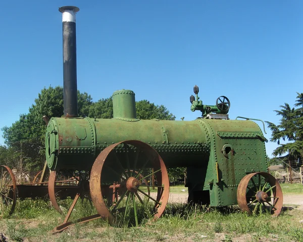 Antika traktör — Stok fotoğraf