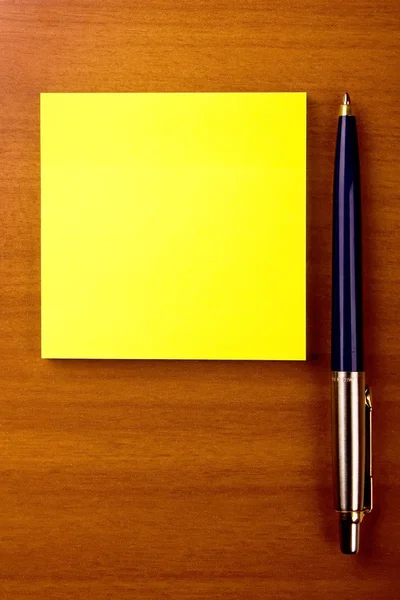 Наклейка с ручкой — стоковое фото