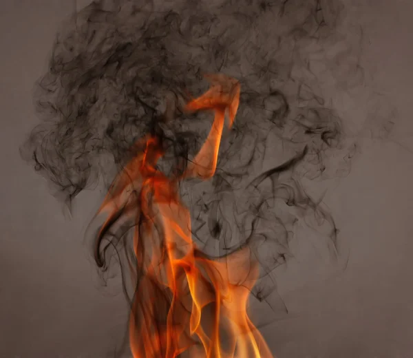 Fuego con humo negro — Foto de Stock