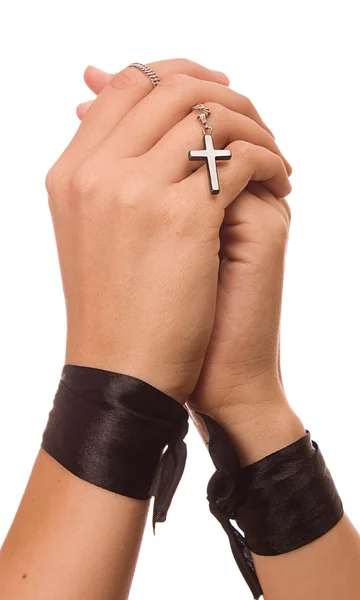 kadın onun çapraz tutarak dua ediyor