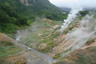 Kamçatka üzerinde geysers Vadisi