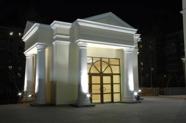 Памятник в полночь — стоковое фото