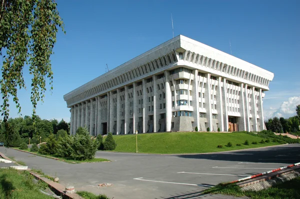Το άσπρο σπίτι της Δημοκρατίας Κιργιζία — Φωτογραφία Αρχείου