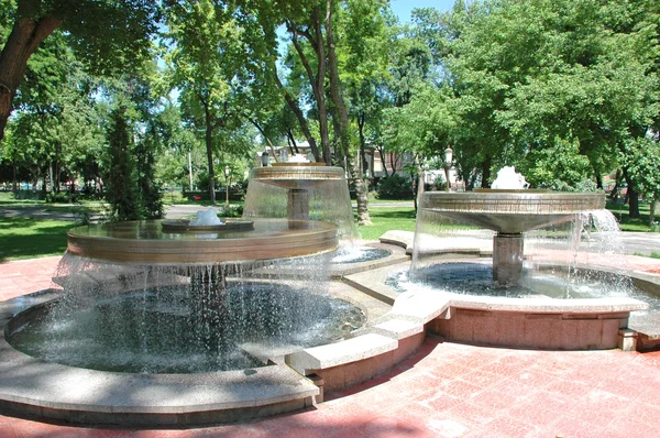 Springbrunnen im Park — Stockfoto