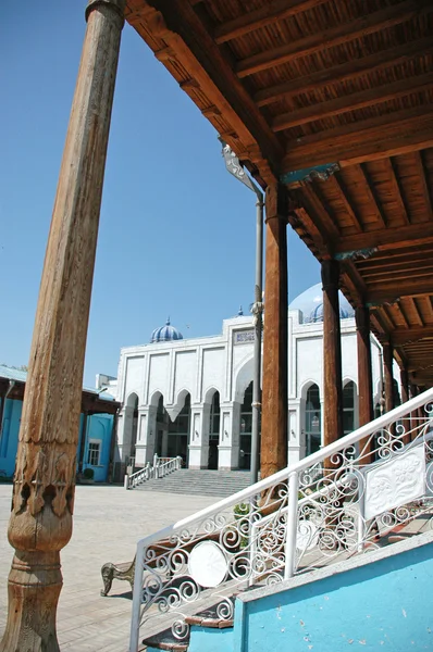 Внутренний двор мечети Таджик — стоковое фото