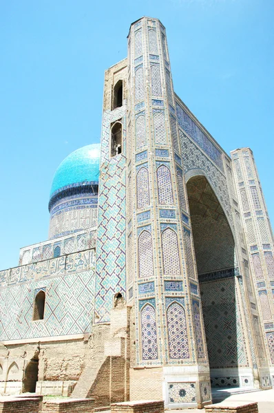 Facade ancient ruined mosque — Stock Photo, Image