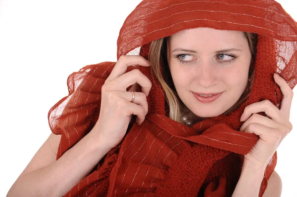 Kvinna i röd huvudduk — Stockfoto