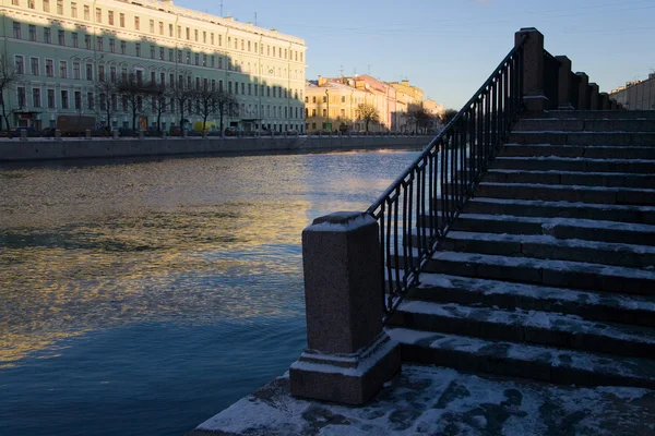 Escaliers vers l'eau — Photo