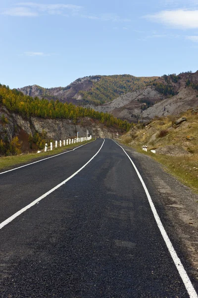 Őszi hegyi út가 산도로 — 스톡 사진