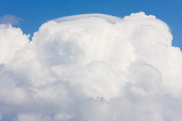 Nuvens cúpulas — Fotografia de Stock