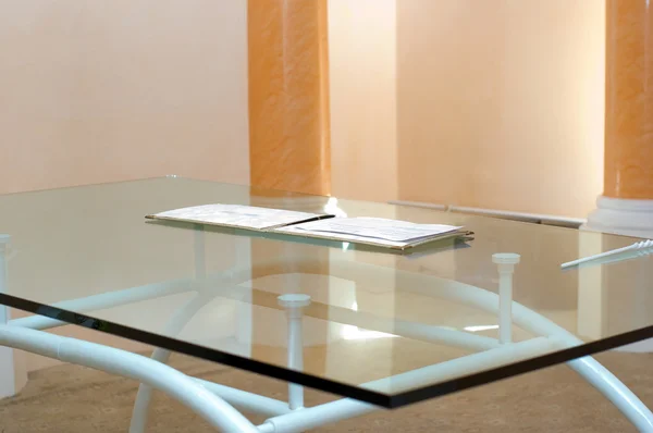 Table en verre Photo De Stock