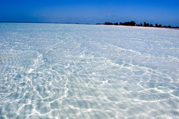 Sabbia poco profonda sul mare dei Caraibi - 2 — Foto Stock