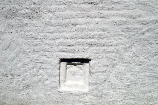 De witte gepleisterd muur — Stockfoto