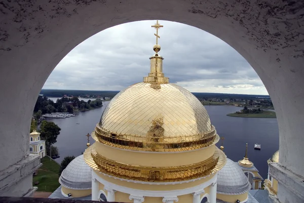 Cúpulas de ouro de igreja ortodoxa — Fotografia de Stock