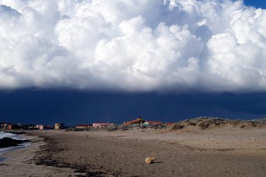 kar-beyaz bulutlar ve thunderclouds