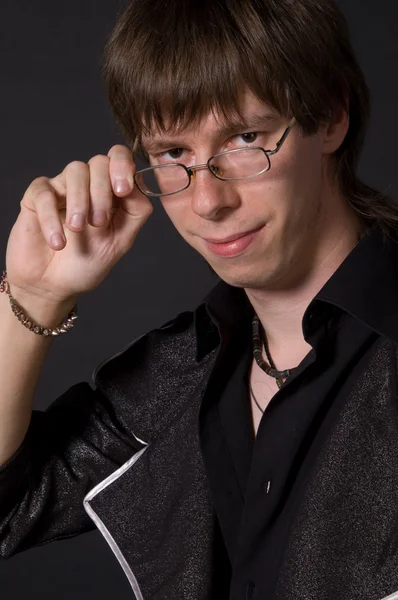 Portret van een jonge man met bril — Stockfoto