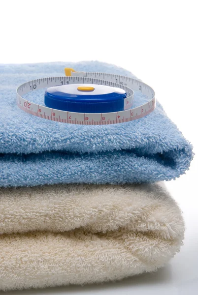 Montón de toallas y cinta métrica —  Fotos de Stock