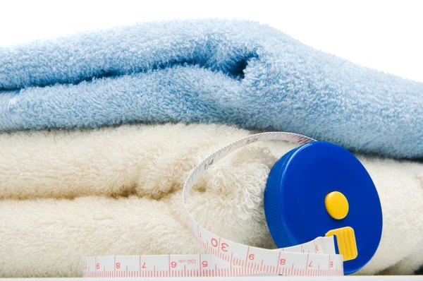 Mucchio di asciugamani e metro a nastro — Foto Stock