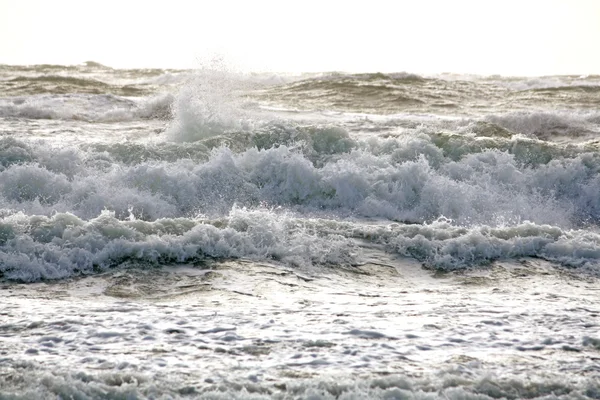 Büyük dalgalar — Stok fotoğraf