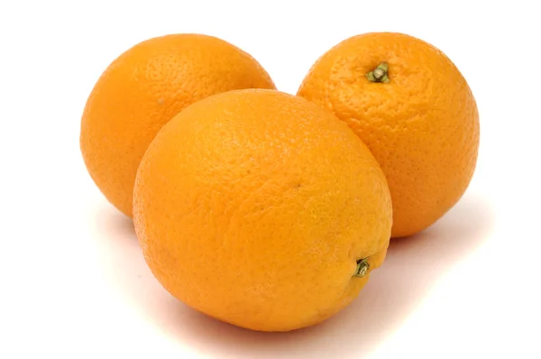 Tre arance su bianco — Foto Stock