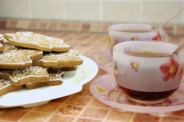 Tea and gingerbread cookies — Stock Photo, Image