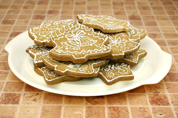 Пряники різдвяні печиво на столі — стокове фото