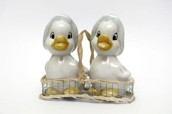 Porcelain ducklings, salt shakers in the — Stock Photo, Image