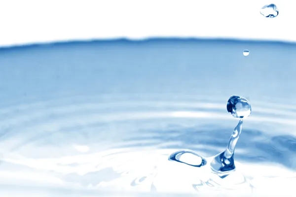 Faller en droppe vatten — Stockfoto