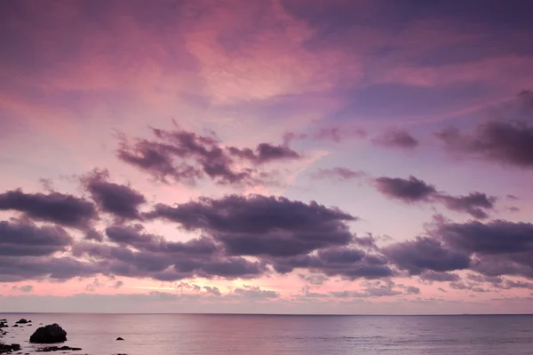 Havet soluppgång med vackra moln — Stockfoto