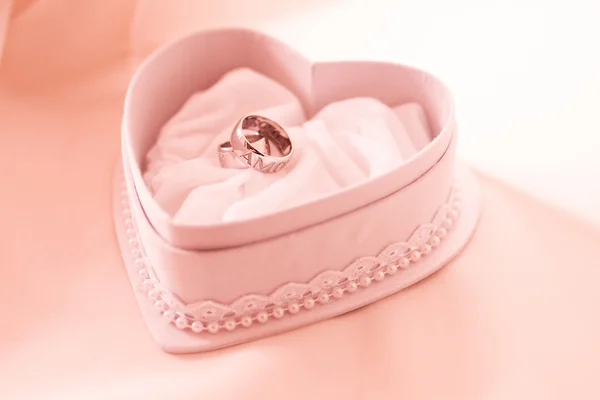 stock image Two wedding ring in the heart shaped box