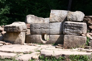 Dolmen gizemli antik yapılar