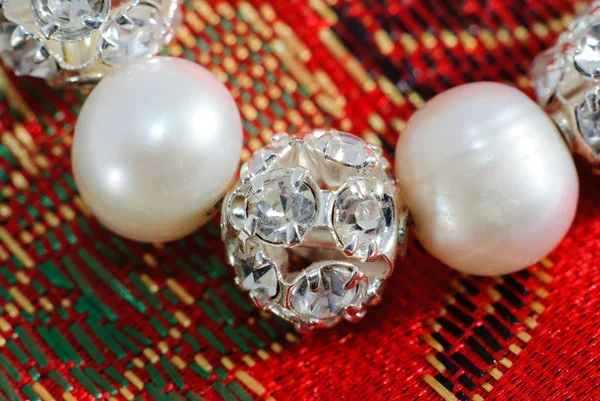 Cuentas de perlas con esferas de cristal Imágenes De Stock Sin Royalties Gratis