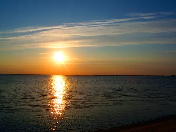 Pôr do sol sobre a baía — Fotografia de Stock