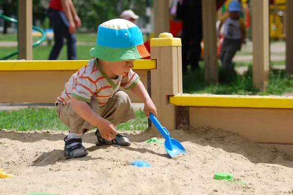 Little boy playing in sandbox — Stock Photo, Image