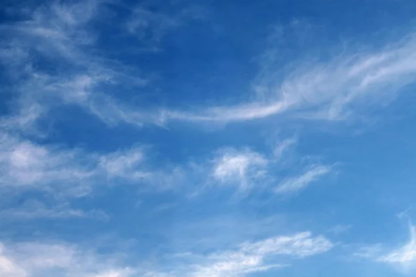 Szép fehér felhők, a kék ég — Stock Fotó