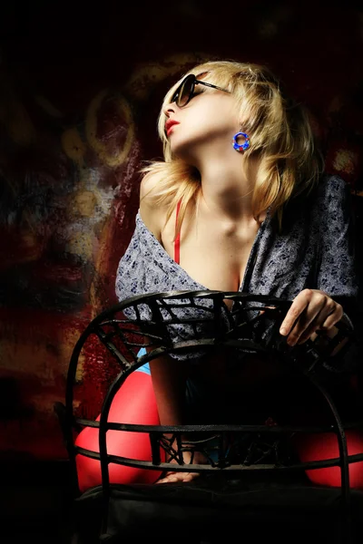 선글라스를 입고 여성 초상화 — 스톡 사진