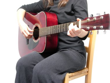 gitar ch üzerinde otururken şalter kadınla