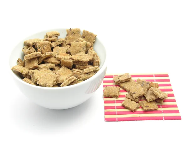 Selfmade hund cookies i en skål med chinaw — Stockfoto