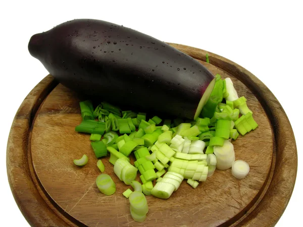 Eggplant and cutted spring onion on woo — Stock Photo, Image