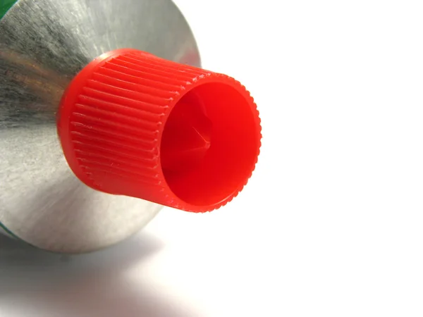 Un tubo acostado con un sellado rojo — Foto de Stock